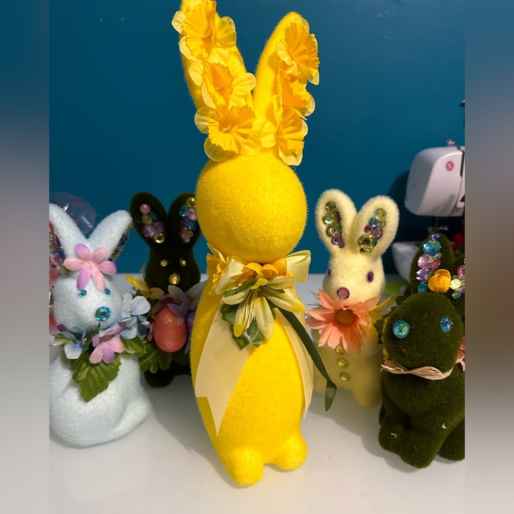 Yellow Easter bunny centerpiece 🐰